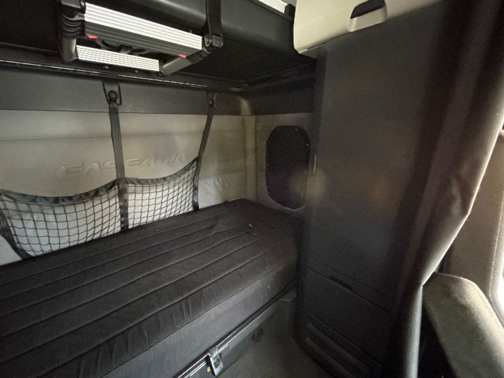 Sleeper Tractor-Heavy Duty Tractors-Freightliner-2020-T12664ST-Garner-NC-679,134\n\t\tmiles-$ 42,500 - Image 18