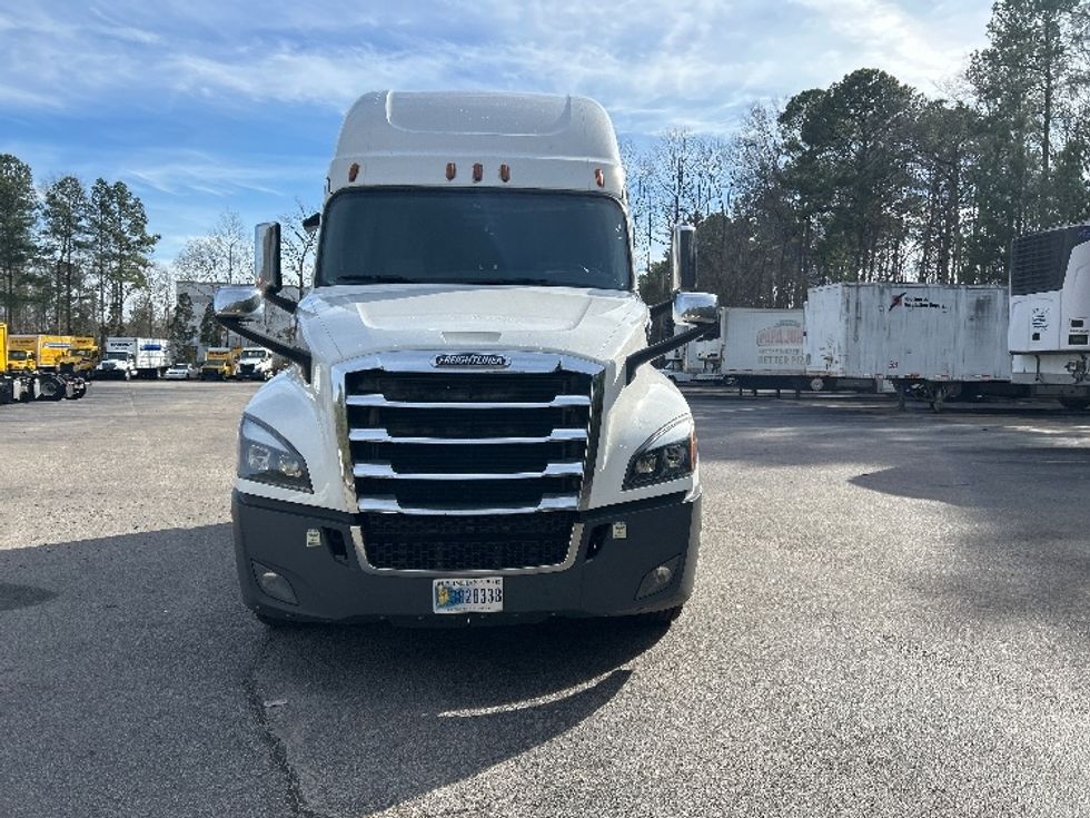 Sleeper Tractor-Heavy Duty Tractors-Freightliner-2020-T12664ST-Garner-NC-679,134\n\t\tmiles-$ 42,500 - Image 2