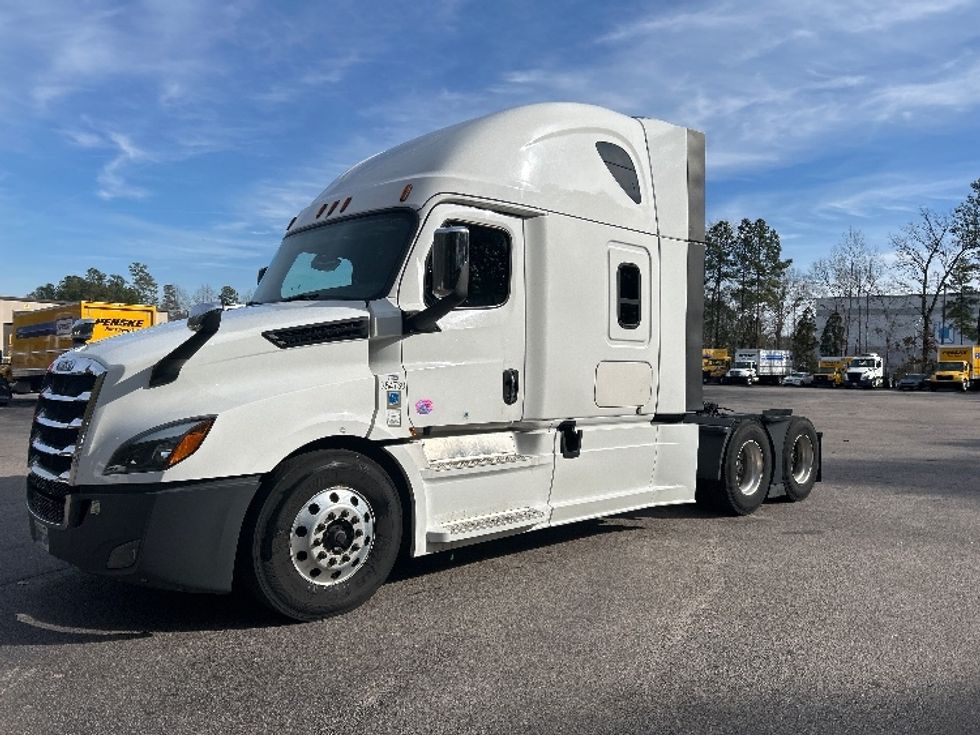 Sleeper Tractor-Heavy Duty Tractors-Freightliner-2020-T12664ST-Garner-NC-679,134\n\t\tmiles-$ 42,500 - Image 3