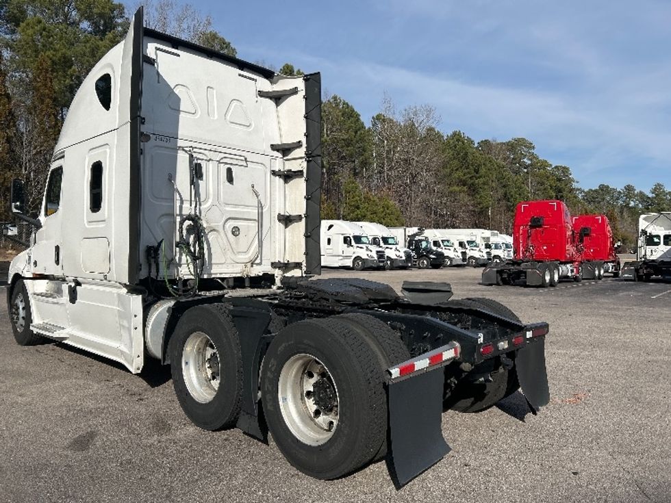 Sleeper Tractor-Heavy Duty Tractors-Freightliner-2020-T12664ST-Garner-NC-679,134\n\t\tmiles-$ 42,500 - Image 5