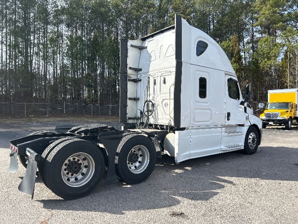 Sleeper Tractor-Heavy Duty Tractors-Freightliner-2020-T12664ST-Garner-NC-679,134\n\t\tmiles-$ 42,500 - Image 7