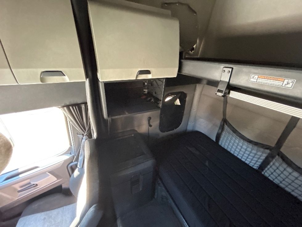 Sleeper Tractor-Heavy Duty Tractors-Freightliner-2020-T12664ST-Garner-NC-690,956\n\t\tmiles-$ 45,500 - Image 18