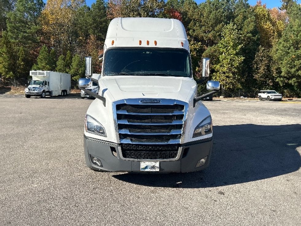 Sleeper Tractor-Heavy Duty Tractors-Freightliner-2020-T12664ST-Garner-NC-690,956\n\t\tmiles-$ 45,500 - Image 2