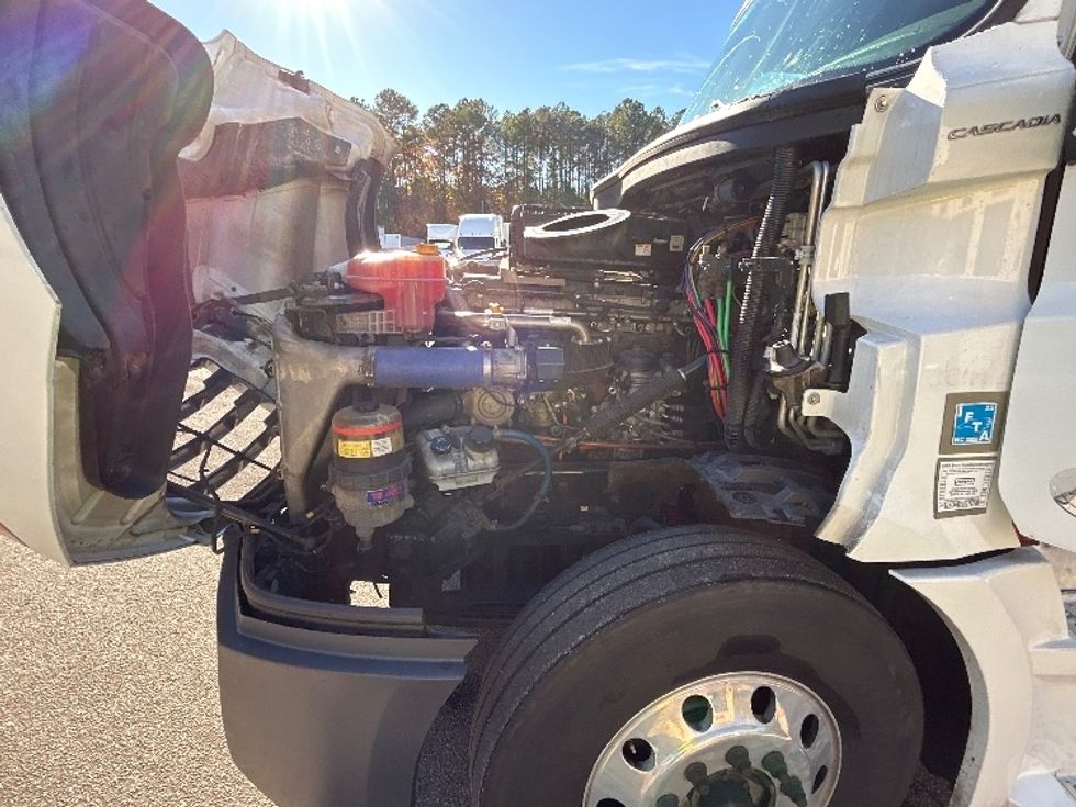 Sleeper Tractor-Heavy Duty Tractors-Freightliner-2020-T12664ST-Garner-NC-690,956\n\t\tmiles-$ 45,500 - Image 21