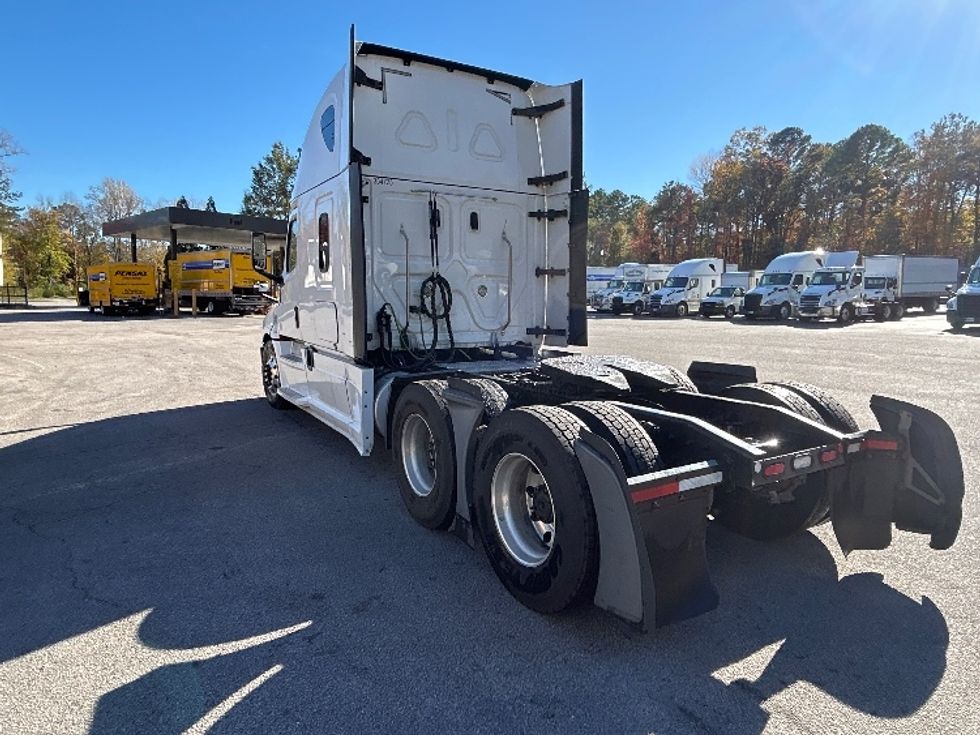Sleeper Tractor-Heavy Duty Tractors-Freightliner-2020-T12664ST-Garner-NC-690,956\n\t\tmiles-$ 45,500 - Image 5