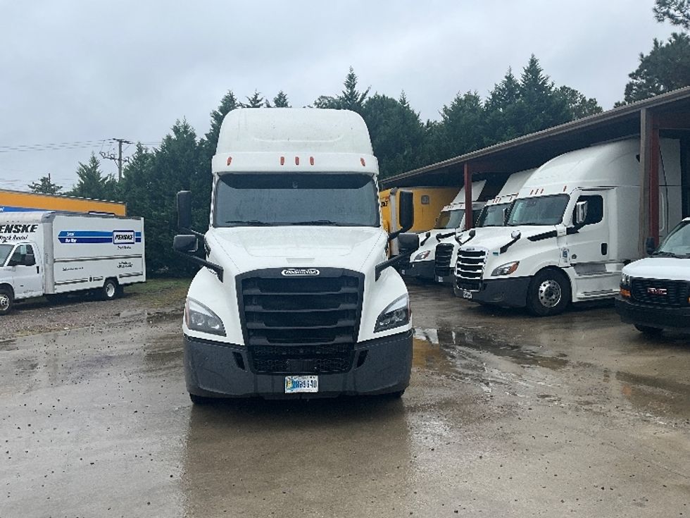 Sleeper Tractor-Heavy Duty Tractors-Freightliner-2020-T12664ST-Goldsboro-NC-345,345\n\t\tmiles-$ 73,750 - Image 2