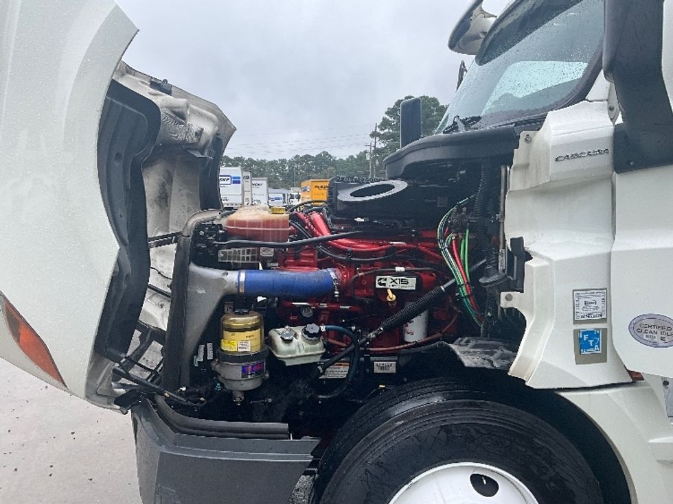 Sleeper Tractor-Heavy Duty Tractors-Freightliner-2020-T12664ST-Goldsboro-NC-345,345\n\t\tmiles-$ 73,750 - Image 21