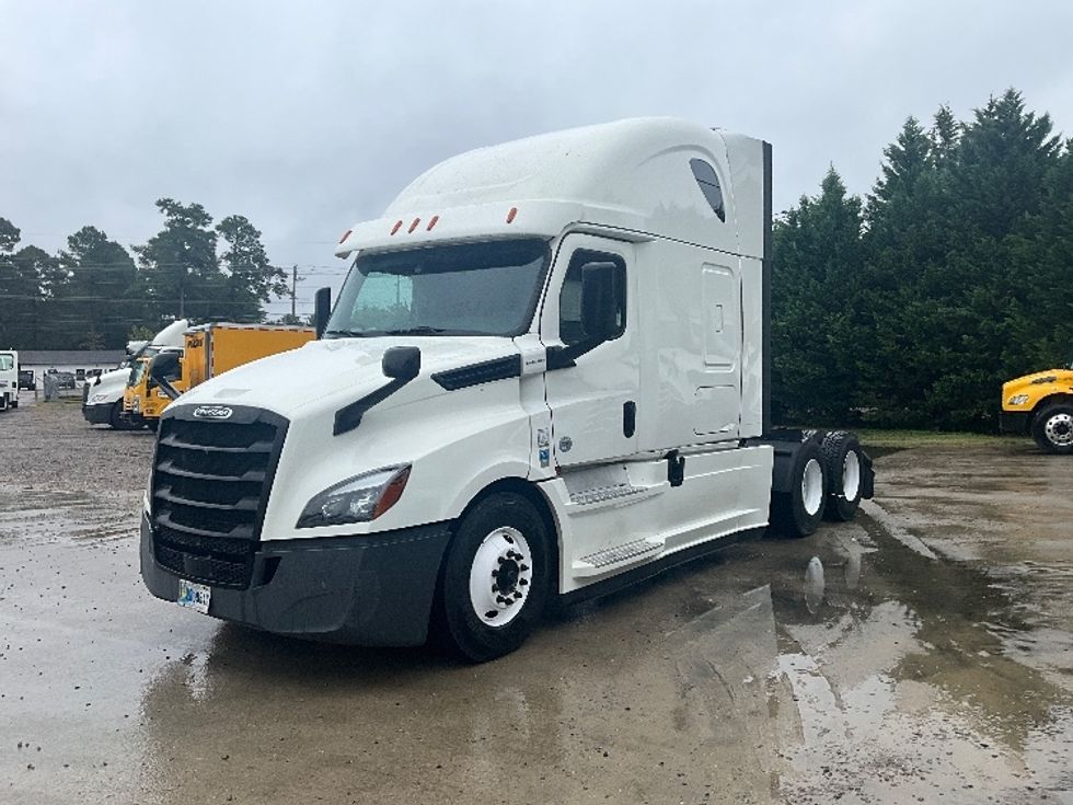 Sleeper Tractor-Heavy Duty Tractors-Freightliner-2020-T12664ST-Goldsboro-NC-345,345\n\t\tmiles-$ 73,750 - Image 3