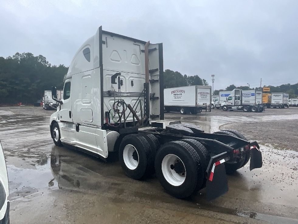 Sleeper Tractor-Heavy Duty Tractors-Freightliner-2020-T12664ST-Goldsboro-NC-345,345\n\t\tmiles-$ 73,750 - Image 5