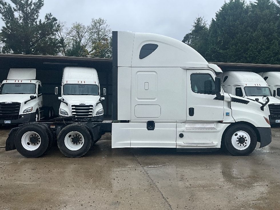 Sleeper Tractor-Heavy Duty Tractors-Freightliner-2020-T12664ST-Goldsboro-NC-345,345\n\t\tmiles-$ 73,750 - Image 8