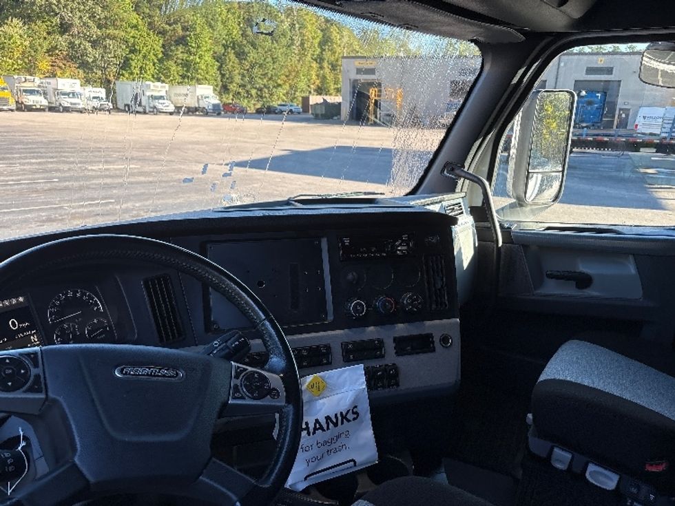 Sleeper Tractor-Heavy Duty Tractors-Freightliner-2020-T12664ST-Goldsboro-NC-550,000\n\t\tmiles-$ 56,000 - Image 10