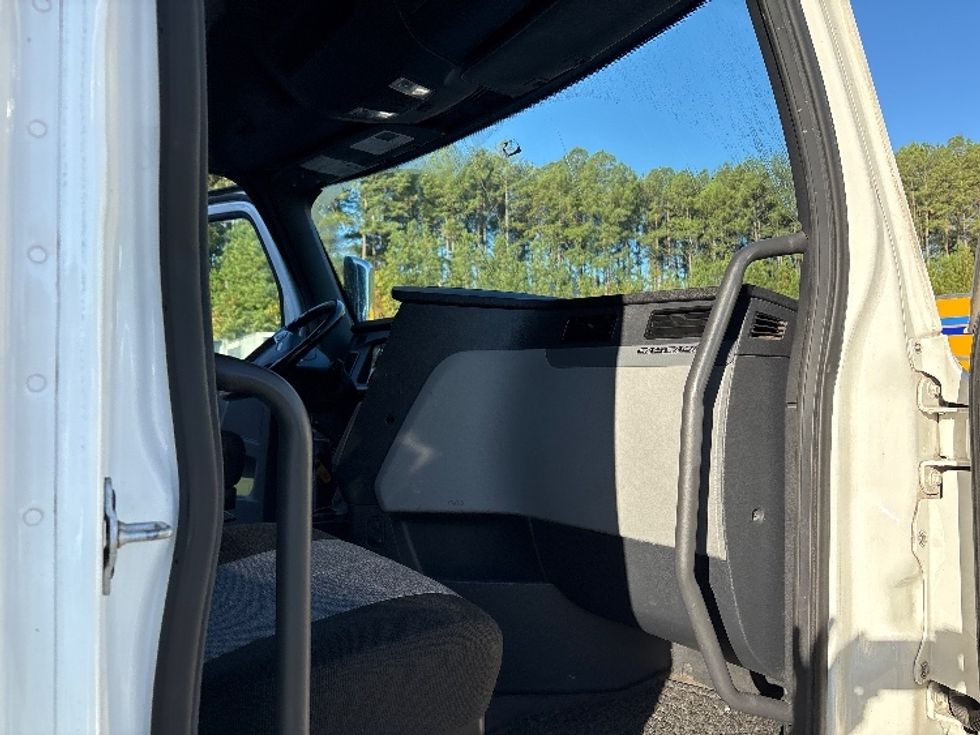 Sleeper Tractor-Heavy Duty Tractors-Freightliner-2020-T12664ST-Goldsboro-NC-550,000\n\t\tmiles-$ 56,000 - Image 13