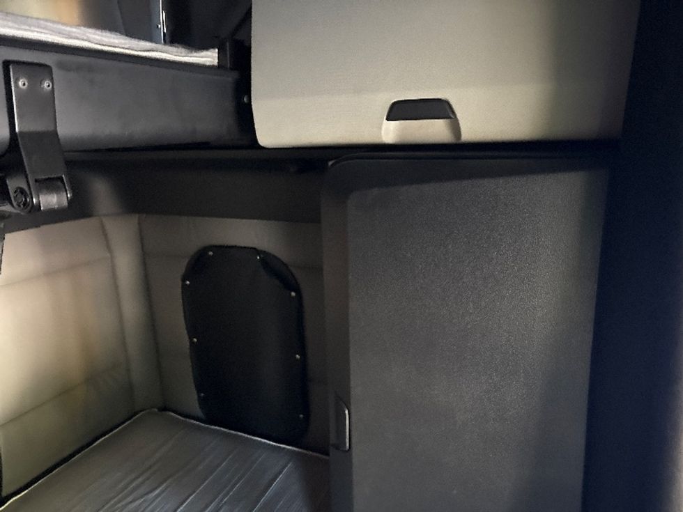 Sleeper Tractor-Heavy Duty Tractors-Freightliner-2020-T12664ST-Goldsboro-NC-550,000\n\t\tmiles-$ 56,000 - Image 18