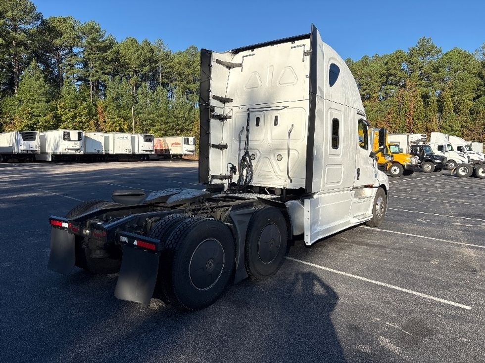 Sleeper Tractor-Heavy Duty Tractors-Freightliner-2020-T12664ST-Goldsboro-NC-550,000\n\t\tmiles-$ 56,000 - Image 7