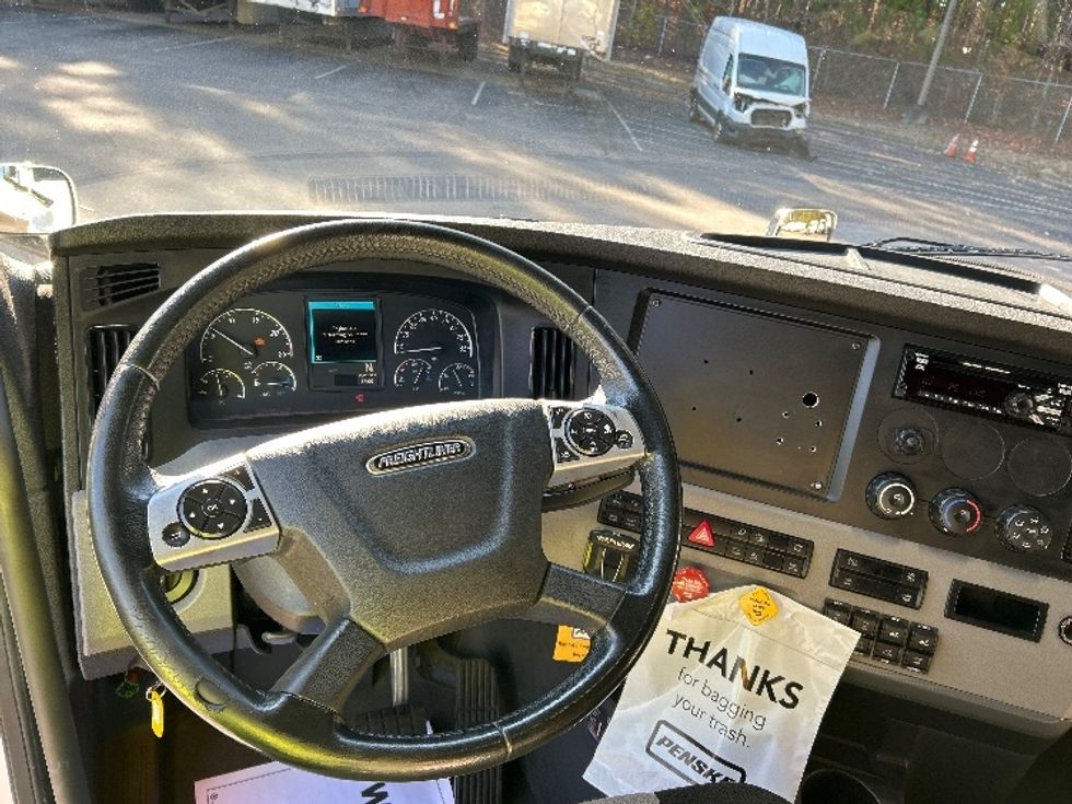 Sleeper Tractor-Heavy Duty Tractors-Freightliner-2020-T12664ST-Goldsboro-NC-554,191\n\t\tmiles-$ 55,500 - Image 11