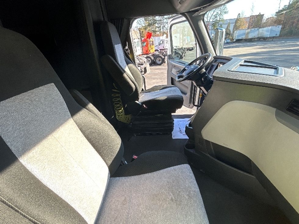 Sleeper Tractor-Heavy Duty Tractors-Freightliner-2020-T12664ST-Goldsboro-NC-554,191\n\t\tmiles-$ 55,500 - Image 15