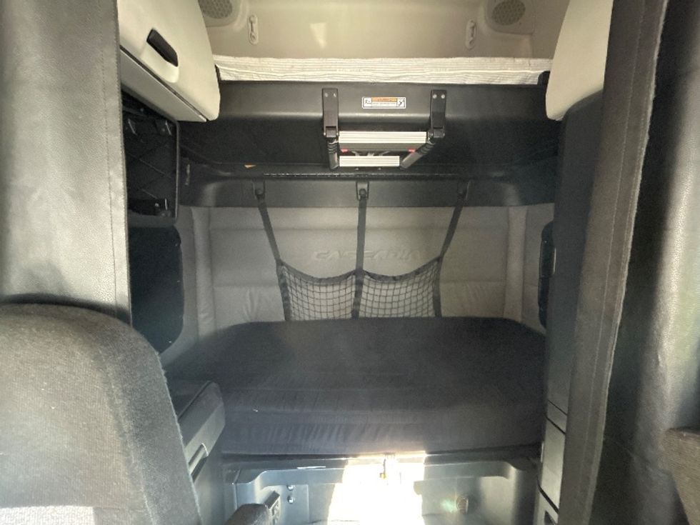 Sleeper Tractor-Heavy Duty Tractors-Freightliner-2020-T12664ST-Goldsboro-NC-554,191\n\t\tmiles-$ 55,500 - Image 16