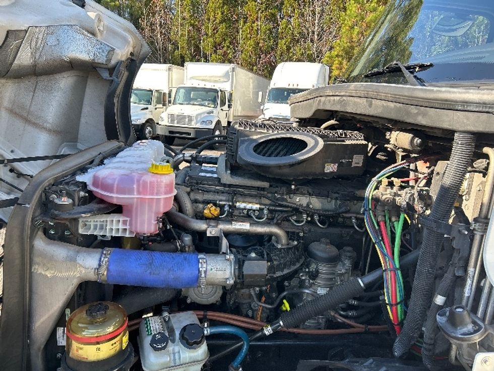 Sleeper Tractor-Heavy Duty Tractors-Freightliner-2020-T12664ST-Goldsboro-NC-554,191\n\t\tmiles-$ 55,500 - Image 21