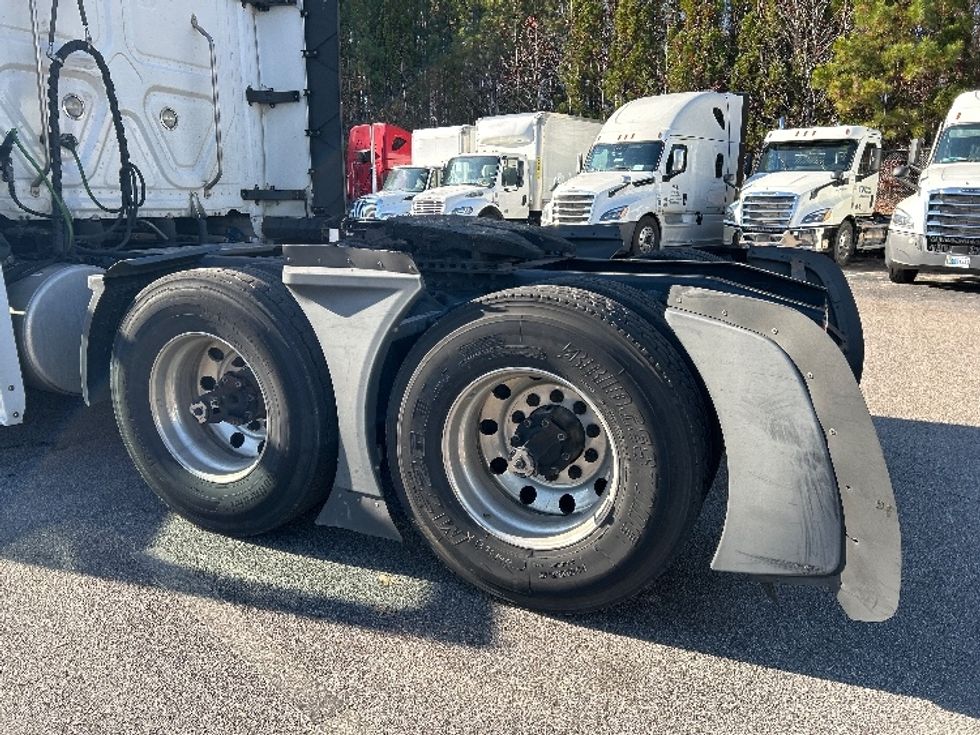 Sleeper Tractor-Heavy Duty Tractors-Freightliner-2020-T12664ST-Goldsboro-NC-554,191\n\t\tmiles-$ 55,500 - Image 22