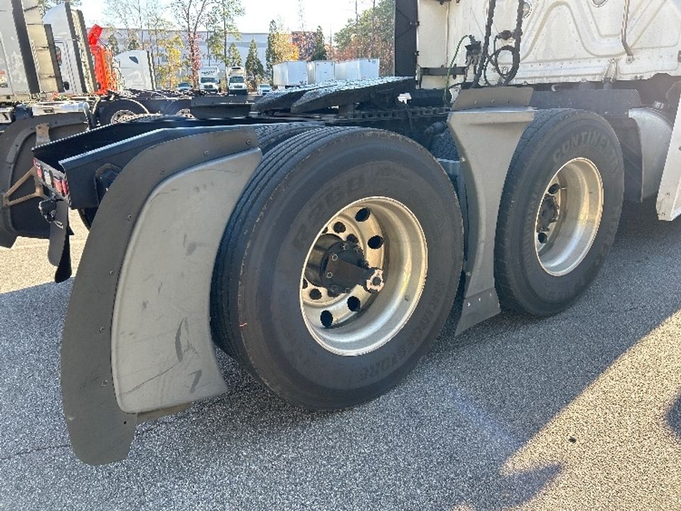 Sleeper Tractor-Heavy Duty Tractors-Freightliner-2020-T12664ST-Goldsboro-NC-554,191\n\t\tmiles-$ 55,500 - Image 23