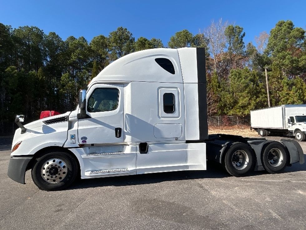 Sleeper Tractor-Heavy Duty Tractors-Freightliner-2020-T12664ST-Goldsboro-NC-554,191\n\t\tmiles-$ 55,500 - Image 4