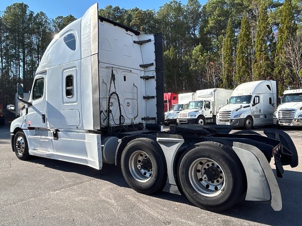 Sleeper Tractor-Heavy Duty Tractors-Freightliner-2020-T12664ST-Goldsboro-NC-554,191\n\t\tmiles-$ 55,500 - Image 5