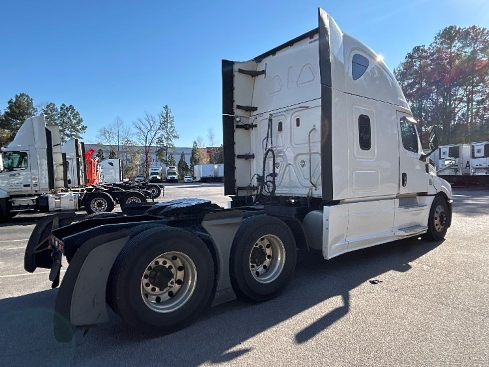 Sleeper Tractor-Heavy Duty Tractors-Freightliner-2020-T12664ST-Goldsboro-NC-554,191\n\t\tmiles-$ 55,500 - Image 7