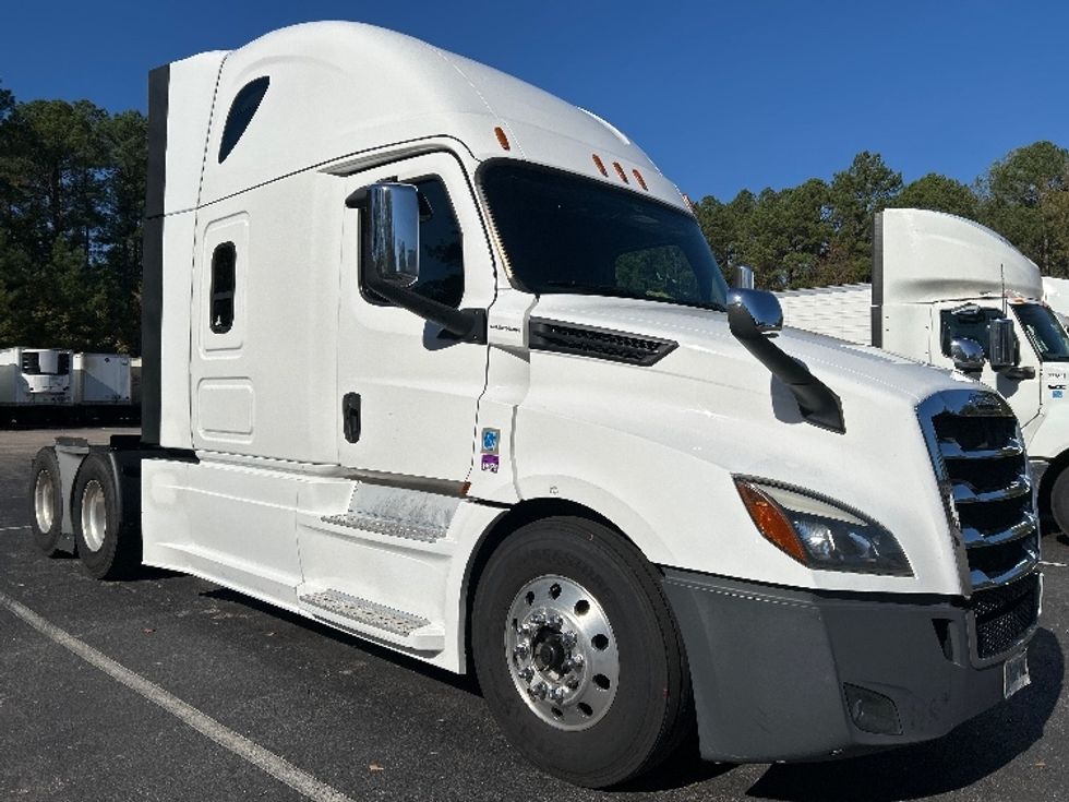 Sleeper Tractor-Heavy Duty Tractors-Freightliner-2020-T12664ST-Goldsboro-NC-566,861\n\t\tmiles-$ 51,750 - Image 1