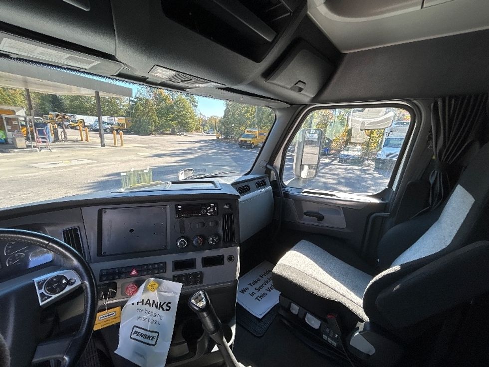 Sleeper Tractor-Heavy Duty Tractors-Freightliner-2020-T12664ST-Goldsboro-NC-566,861\n\t\tmiles-$ 51,750 - Image 12