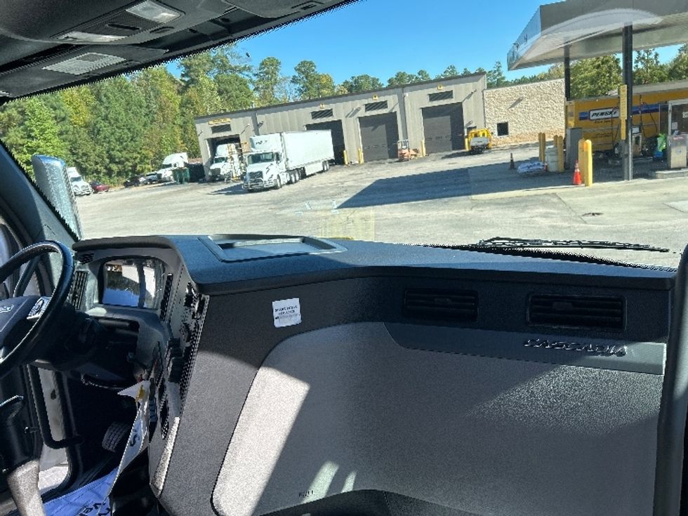 Sleeper Tractor-Heavy Duty Tractors-Freightliner-2020-T12664ST-Goldsboro-NC-566,861\n\t\tmiles-$ 51,750 - Image 14
