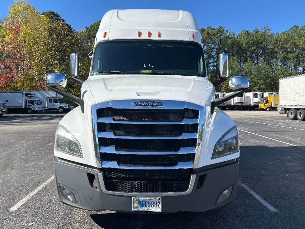 Sleeper Tractor-Heavy Duty Tractors-Freightliner-2020-T12664ST-Goldsboro-NC-566,861\n\t\tmiles-$ 51,750 - Image 2