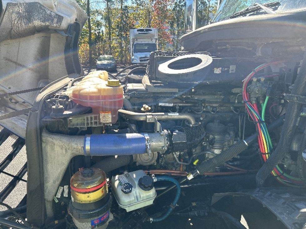 Sleeper Tractor-Heavy Duty Tractors-Freightliner-2020-T12664ST-Goldsboro-NC-566,861\n\t\tmiles-$ 51,750 - Image 21