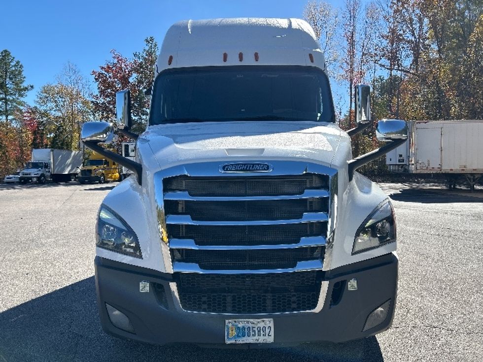 Sleeper Tractor-Heavy Duty Tractors-Freightliner-2020-T12664ST-Goldsboro-NC-610,253\n\t\tmiles-$ 51,500 - Image 2
