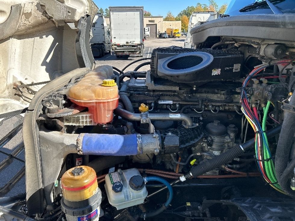 Sleeper Tractor-Heavy Duty Tractors-Freightliner-2020-T12664ST-Goldsboro-NC-610,253\n\t\tmiles-$ 51,500 - Image 21