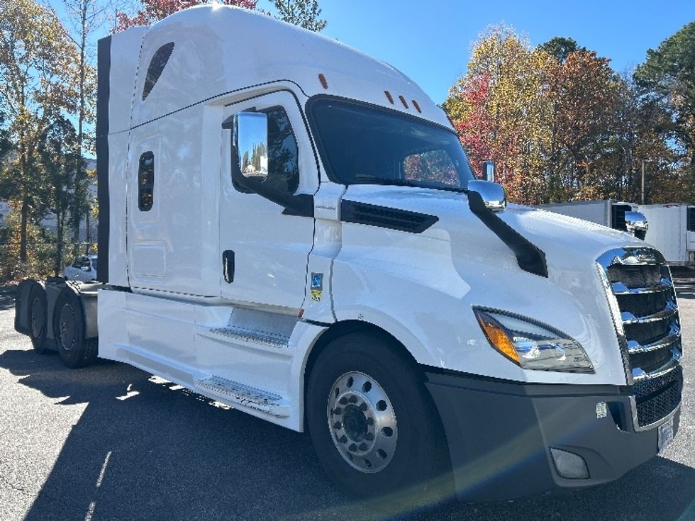 Sleeper Tractor-Heavy Duty Tractors-Freightliner-2020-T12664ST-Goldsboro-NC-648,222\n\t\tmiles-$ 48,500 - Image 1