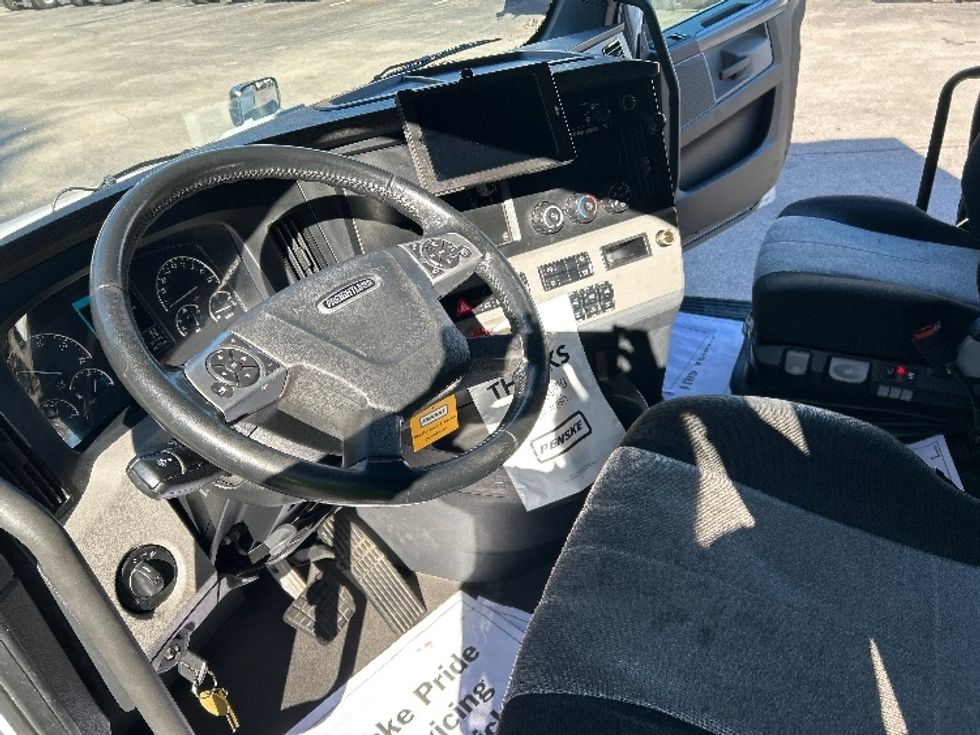 Sleeper Tractor-Heavy Duty Tractors-Freightliner-2020-T12664ST-Goldsboro-NC-648,222\n\t\tmiles-$ 48,500 - Image 10