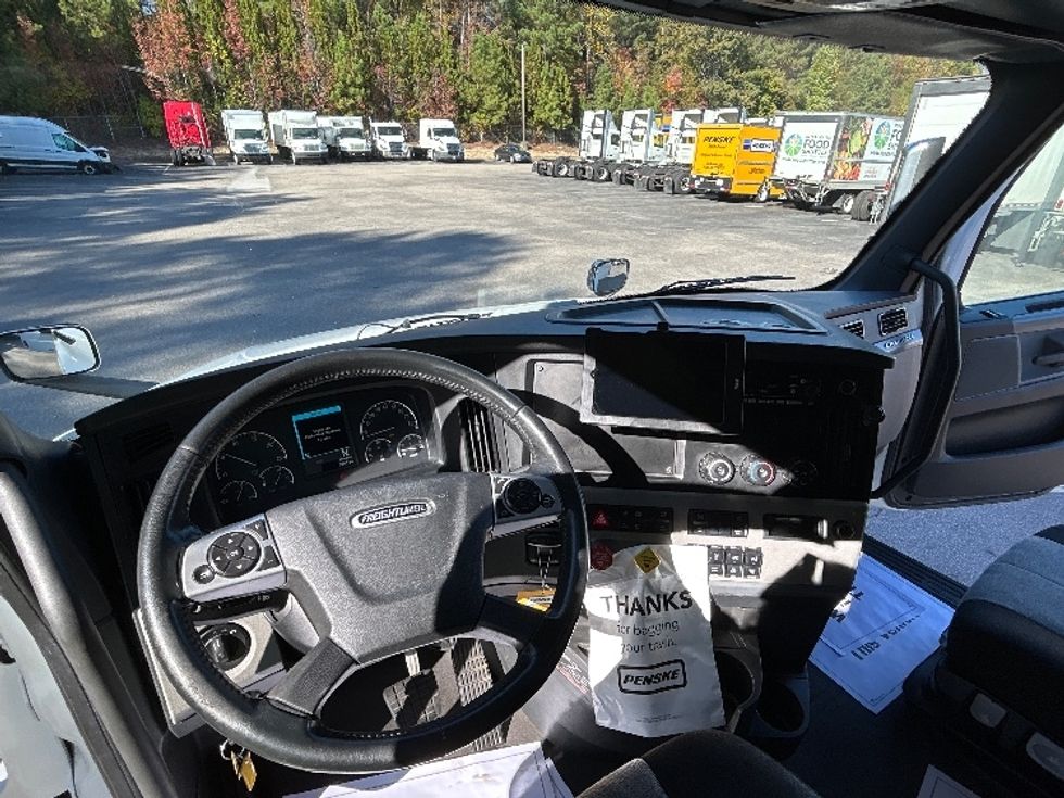 Sleeper Tractor-Heavy Duty Tractors-Freightliner-2020-T12664ST-Goldsboro-NC-648,222\n\t\tmiles-$ 48,500 - Image 11