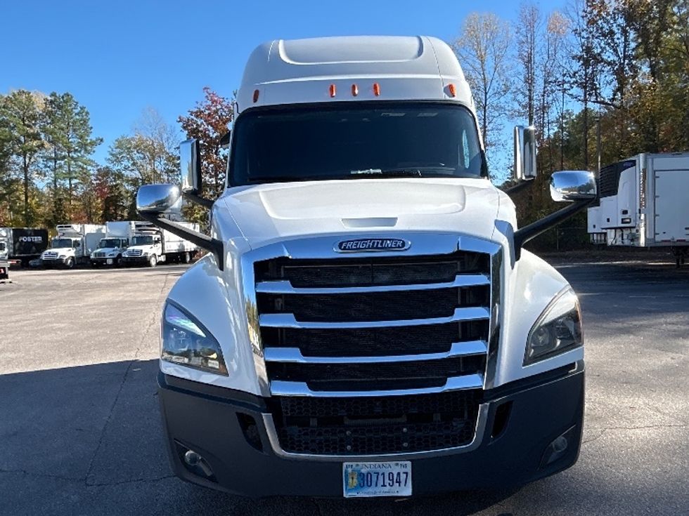 Sleeper Tractor-Heavy Duty Tractors-Freightliner-2020-T12664ST-Goldsboro-NC-648,222\n\t\tmiles-$ 48,500 - Image 2