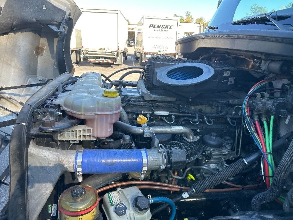 Sleeper Tractor-Heavy Duty Tractors-Freightliner-2020-T12664ST-Goldsboro-NC-648,222\n\t\tmiles-$ 48,500 - Image 21