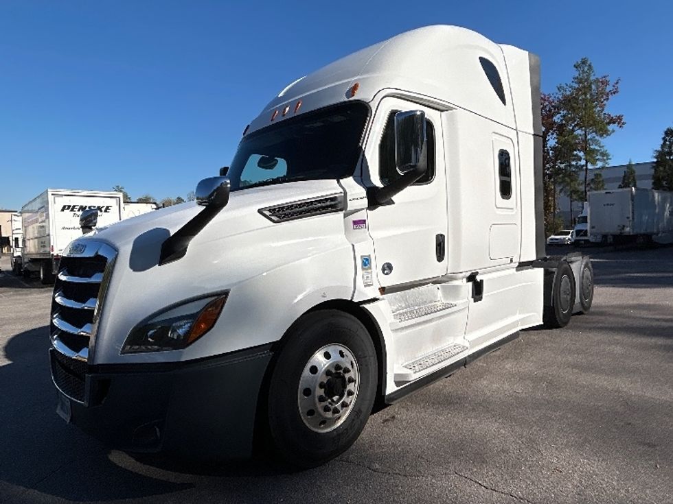 Sleeper Tractor-Heavy Duty Tractors-Freightliner-2020-T12664ST-Goldsboro-NC-648,222\n\t\tmiles-$ 48,500 - Image 3