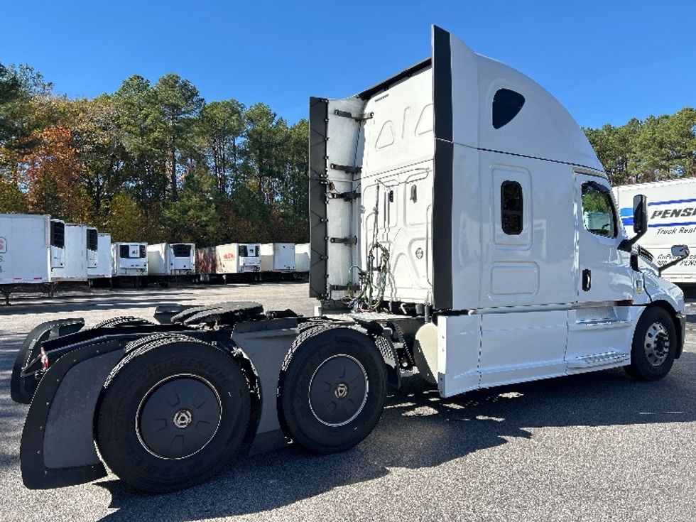 Sleeper Tractor-Heavy Duty Tractors-Freightliner-2020-T12664ST-Goldsboro-NC-648,222\n\t\tmiles-$ 48,500 - Image 7