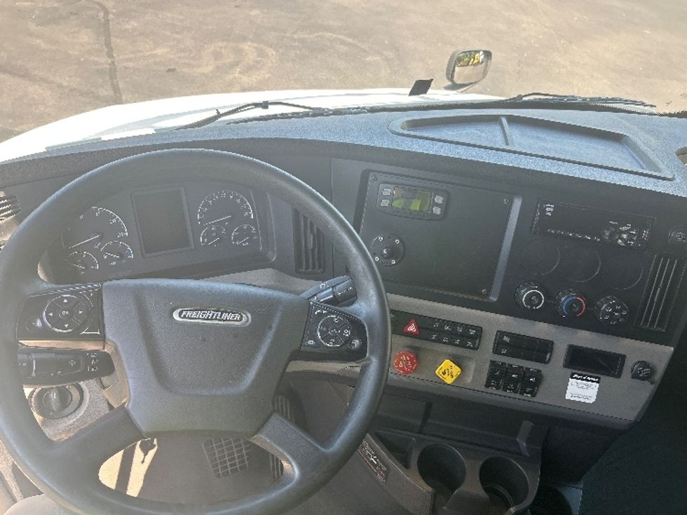 Sleeper Tractor-Heavy Duty Tractors-Freightliner-2020-T12664ST-Goldsboro-NC-763,588\n\t\tmiles-$ 42,750 - Image 11