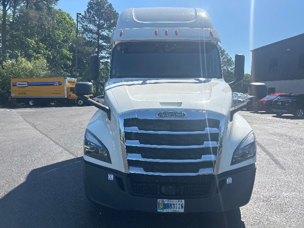 Sleeper Tractor-Heavy Duty Tractors-Freightliner-2020-T12664ST-Goldsboro-NC-763,588\n\t\tmiles-$ 42,750 - Image 2