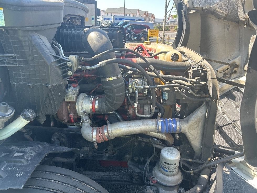 Sleeper Tractor-Heavy Duty Tractors-Freightliner-2020-T12664ST-Goldsboro-NC-763,588\n\t\tmiles-$ 42,750 - Image 20