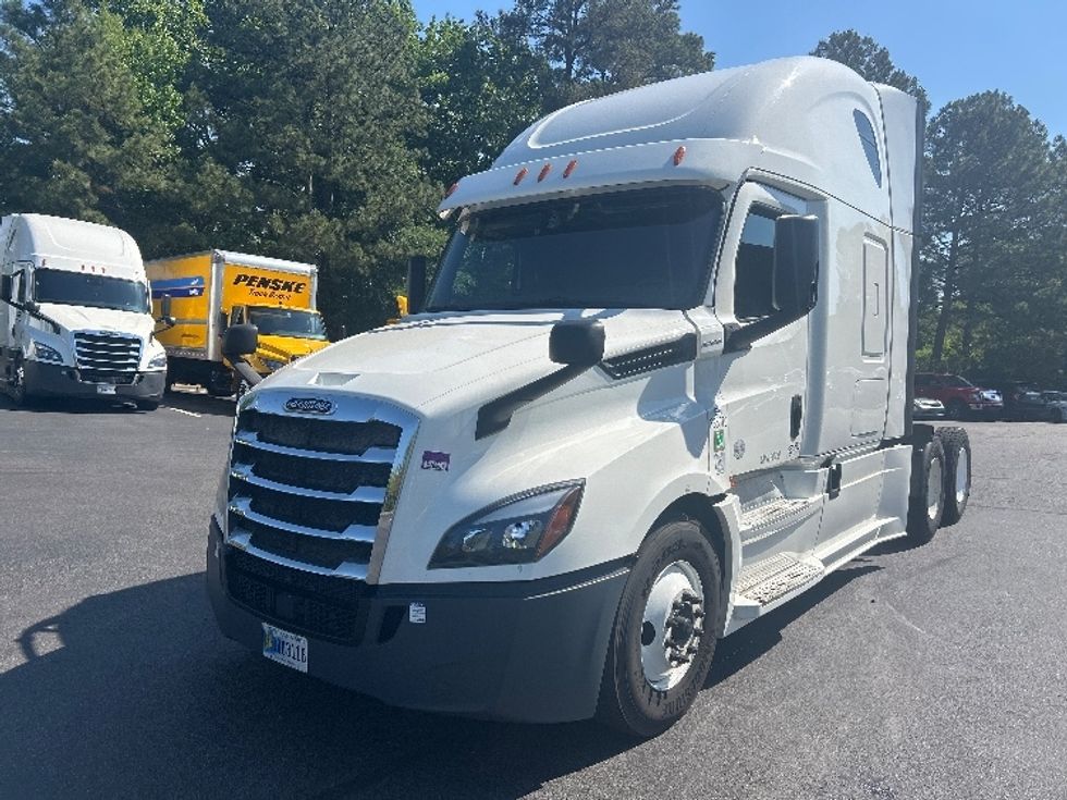 Sleeper Tractor-Heavy Duty Tractors-Freightliner-2020-T12664ST-Goldsboro-NC-763,588\n\t\tmiles-$ 42,750 - Image 3