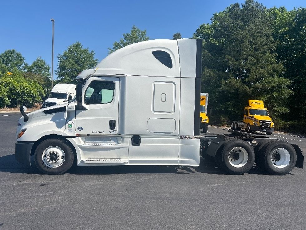 Sleeper Tractor-Heavy Duty Tractors-Freightliner-2020-T12664ST-Goldsboro-NC-763,588\n\t\tmiles-$ 42,750 - Image 4