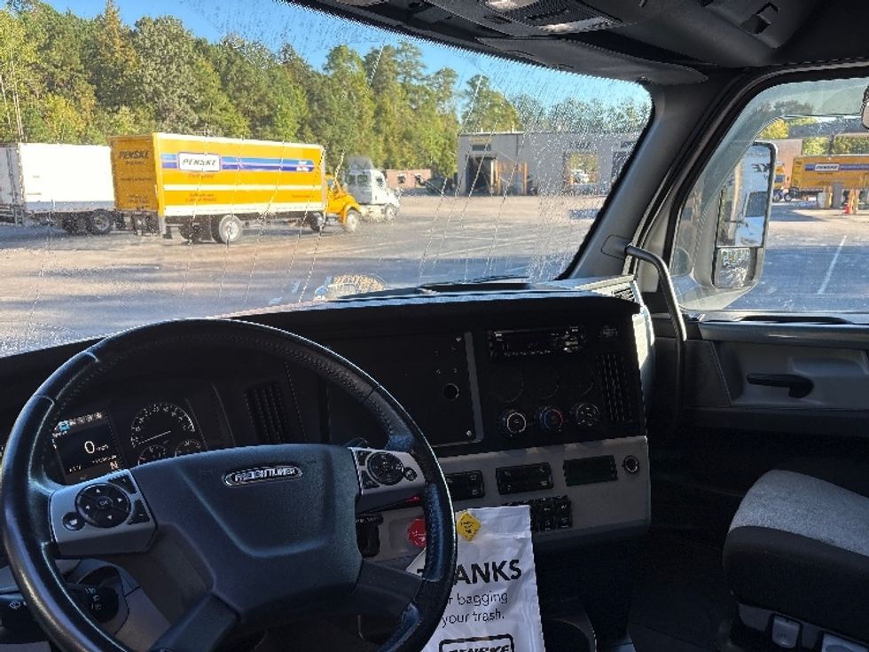 Sleeper Tractor-Heavy Duty Tractors-Freightliner-2020-T12664ST-Goldsboro-NC-793,004\n\t\tmiles-$ 37,750 - Image 10