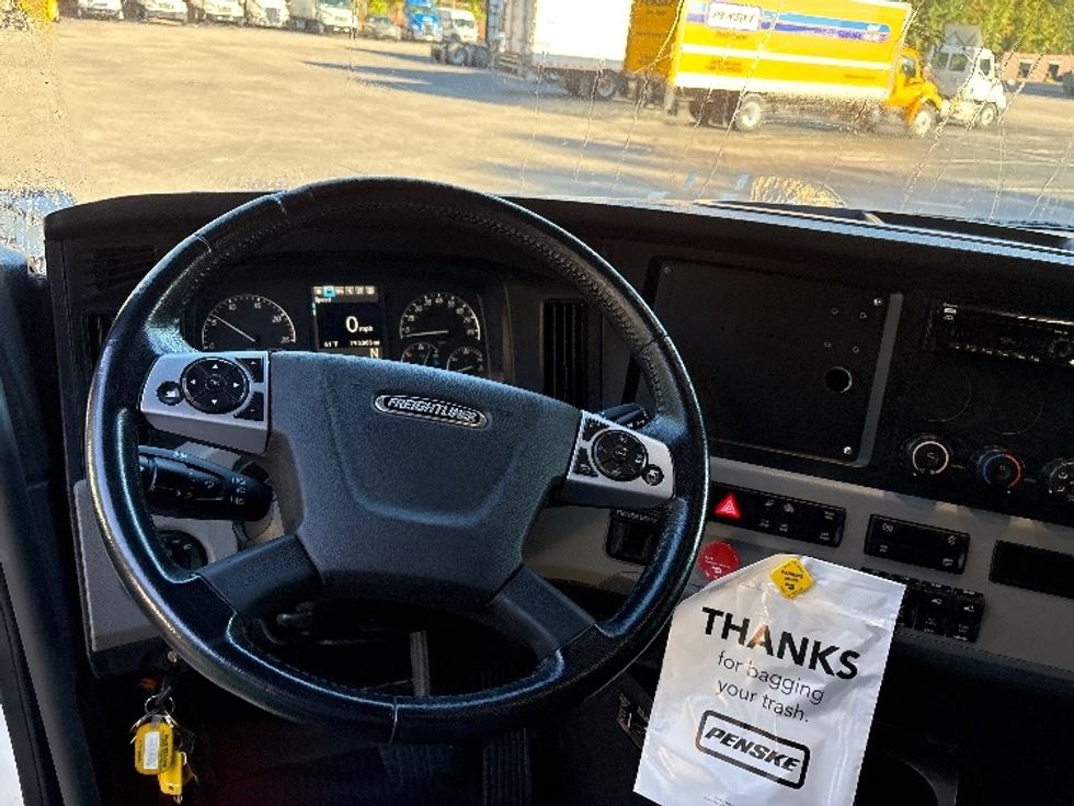 Sleeper Tractor-Heavy Duty Tractors-Freightliner-2020-T12664ST-Goldsboro-NC-793,004\n\t\tmiles-$ 37,750 - Image 11