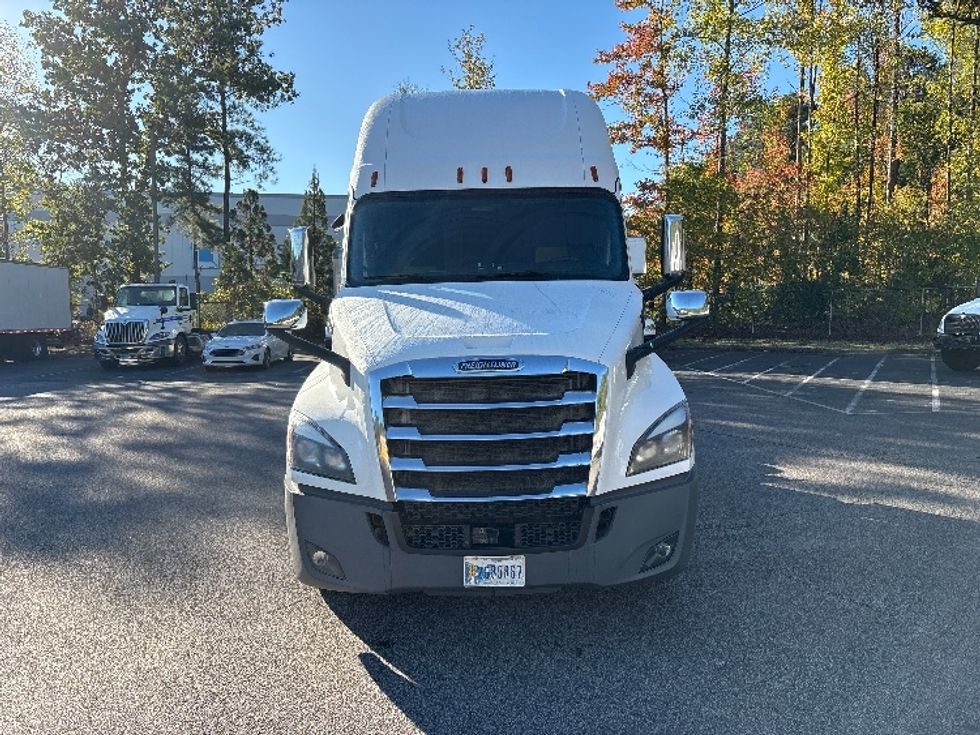 Sleeper Tractor-Heavy Duty Tractors-Freightliner-2020-T12664ST-Goldsboro-NC-793,004\n\t\tmiles-$ 37,750 - Image 2