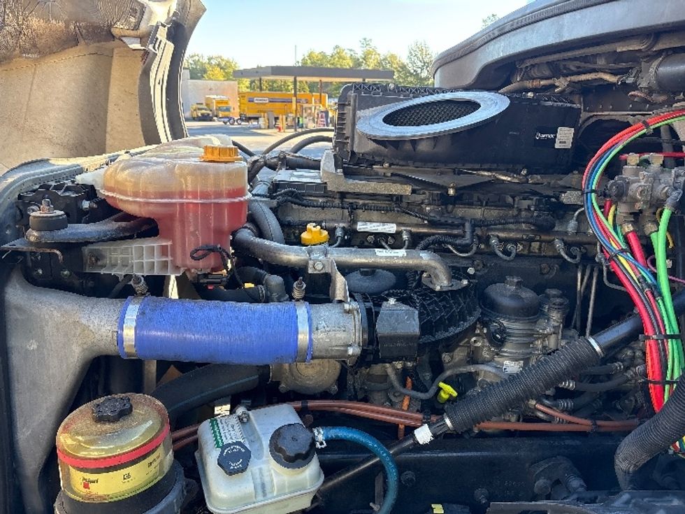 Sleeper Tractor-Heavy Duty Tractors-Freightliner-2020-T12664ST-Goldsboro-NC-793,004\n\t\tmiles-$ 37,750 - Image 21